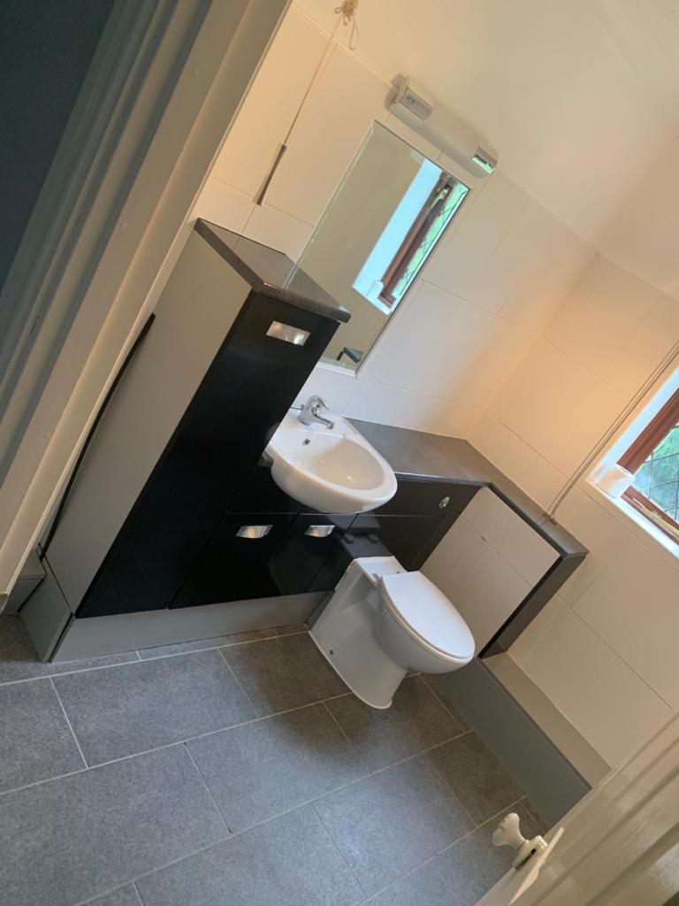 Big 5 Bedroom House In Biddenham With 3 Bathrooms Buitenkant foto
