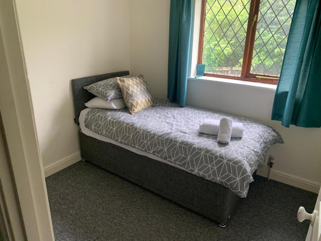 Big 5 Bedroom House In Biddenham With 3 Bathrooms Buitenkant foto