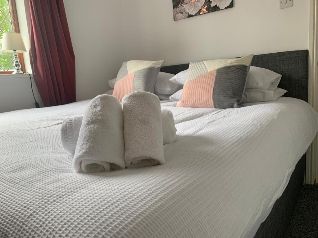 Big 5 Bedroom House In Biddenham With 3 Bathrooms Buitenkant foto